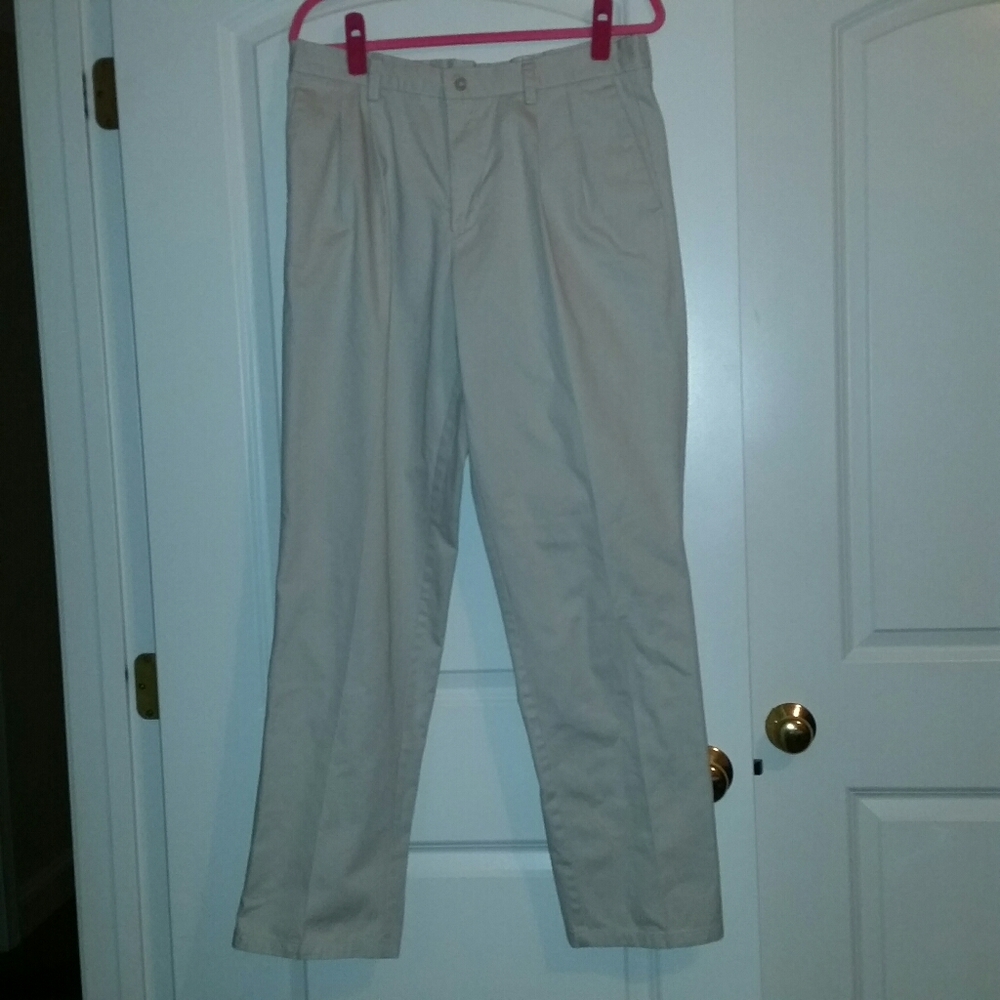 Dockers men's pleated khakis. Tan.